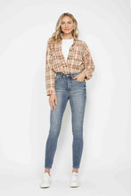 Load image into Gallery viewer, Judy Blue Tummy Control Contrast Wash Skinny Jeans
