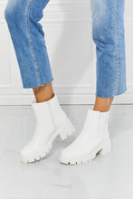 Load image into Gallery viewer, Chelsea Boots in White
