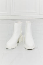 Load image into Gallery viewer, Chelsea Boots in White
