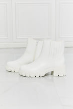 Load image into Gallery viewer, Chelsea Boots in White
